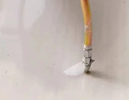 达拉特瓷砖空鼓维修公司专业解答在瓷砖铺贴过程中，如果使用的砂料过粗（如全部使用了粗砂），可能会导致以下问题